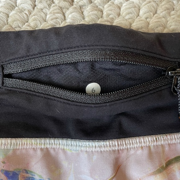 Lululemon speed up shorts - Picture 4 of 4